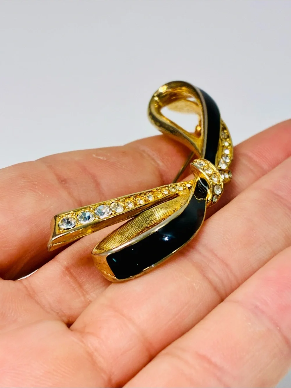 VTG Classic Gold & Black Enamel Bow Brooch with Clear Rhinestones